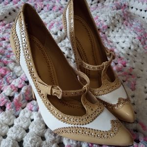 Tory Burch Tan and White Everly heels size 7.5